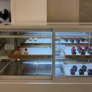 수원서부경찰서 본관 | 수원 이목동 대형카페 추천, 벚꽃 가득한 정원 포토존 수원빵다방A 방문 후기