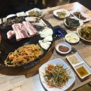 황금돼지솥뚜껑삼겹살 이미지