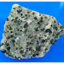 광물학 6: 화성암 및 규산염 광물 6.4: 규산염 광물 6.4.7: 휘석 파이록센 Pyroxenes 이미지
