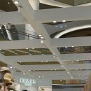 메리썬 | 잠실 롯데월드 몰 프라다 화이트 썬 팝업 후기 카리나 가방 정보