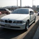 (타차량입니다) BMW 530i 흰색 차량입니다 이미지