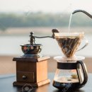 핸드드립 커피와 라떼아트 이미지