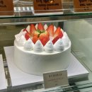 오야붕소곱창 | [홍대] 딸기 케이크로 유명한 “피오니”를 갔는데.. (+솔직후기)