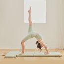 집에서 따라할 수 있는 소도구 필라테스 이미지