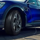 차와 타이어 이미지