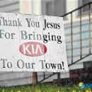 기아차를 우리 마을에 데려와 준 예수님께 감사 하다는 미국 조지아 주(2010년 기사) 이미지