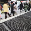 지하철 환풍구 옆 이미지