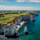 프랑스 노르망디 지역의 에트르타 해안절벽(Cliffs of Etretat in the Region of Normandy, France) 이미지