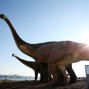 공룡 조형물 이미지