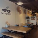 ☕ Coffee Date on Main St - Apply Now!!🤩 이미지