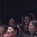 휘문고 개교 111주년 공연에 나와 자기 소개하는 두 사람 이미지