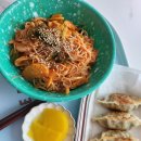 점심 비빔국수 앤드 튀김만두 앤드 후식 이미지