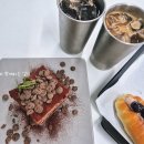 티라미수가 맛있는 강남역 예쁜 대형 카페 셀렉티드닉스 후기