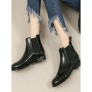 단아한 신발 이미지