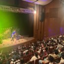 책 읽어주는 마술사 이미지