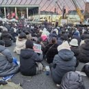 [단독] 탄핵집회 구성원, 알고보니 &#34;퀴어와 민노총의 불편한 결합&#34;...일반 시민 드물어 - 파이낸스투데이 - 이미지