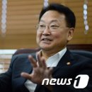 유일호장관 "집값 과열이나 급락없다…금리 영향땐 선제적 대응" 이미지