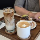 슬로우약국 | 청주 율량동 카페, 도넛 분위기 맛집_테이크잇슬로우