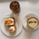 피치앤크림케이크샵 | [서울/신논현] 강남역카페 어퍼앤언더 디저트 가격/ 양쯔깐루 케이크, 복숭아파이, 피스타치오라떼 후기