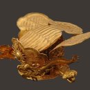 황제의 보물 명대의 골동품 명십삼릉 출토 쌍용희주단발 금관 이미지