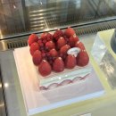 케이크살롱 | 시그니엘 12만원 딸기 케이크! 시그니엘 서울 패스트리 살롱 프리미엄 딸기 케이크 후기