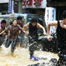 해운대 (Haeundae, 7월 12일 개봉) / 휴먼, 재난, 드라마 / 출연: 설경구, 하지원, 박중훈, 엄정화, 이민기 / (화면 복원) 이미지