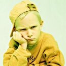 0612_The group groaned at the obvious play on words. 이미지