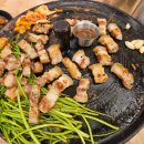 솥뚜껑236 | 부평 갈산동 삼겹살 맛집 추천 | 솥삼조 - 솥뚜껑에 구워먹는 삼겹살 세트