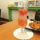 춤추는 도넛츠 나눠주는 꽈배기 이미지