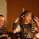 MCM-Year 3 pupils on stage. 이미지