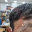 머리만지는남자