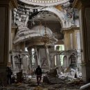 러 폭격에 우크라 세계문화유산 초토화 …200년 된 성당도 와르르 이미지