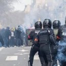 "나는 규제 기관입니다!": EU 커미셔너, 프랑스 폭동 후 소셜 미디어 검열 경고 이미지