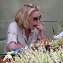 캐서린 헤이글-엄마와 Beverly Hills 에서 점심 먹는 (7.13) 이미지