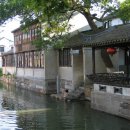 물위의 도시 이미지