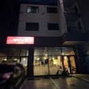 김해율하술집 낭만장작 김해장율하점: 돌판 마늘 누룽지 통닭과 쫄우동의 환상 조합