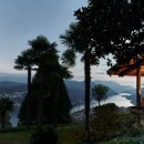 blue yellow house 이미지