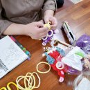 환경을 생각하는 업사이클링 보자기 포장 | [홍대 공방 후기] 꼼지아뜰리에 양말목 공예수업 – 버려진 실이 작품으로 다시 태어나다