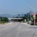 춘천의 중앙고속도로 입구에서 찍은 사진입니다. 이미지