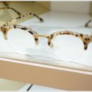 둥근안경 이미지