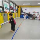 멘토 태권도 하는 아이들 이미지