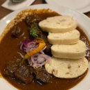 오케이Food | 카를교 도보 도보 3분, 꼴레뇨와 굴라쉬 맛집 코젤로브나(Kozlovna Apropos) 후기 [체코/프라하]