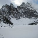 산 위에 호수 이미지