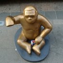 자갈치아지매 조각상 이미지