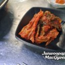 화랑갈비 | 화랑갈비는 연탄불 + 구멍 뚫린 철판 위에 갈비살을 굽는다.이게 남해 맛집이다.