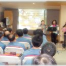 우쿨렐레 연주 이미지