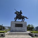 승리마루화랑체육관 | 경주의 재발견 / 인공적으로 산과 숲을 조성한 고성숲, 화랑과 귀족의 옛 터