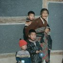 1966년 할머니와 손자들 이미지