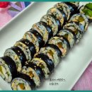 시판용 조미 유부를 잘게 썰어 넣고 돌돌 말아 먹은 유부 김밥 이미지