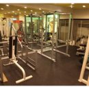 바벨과 사람 헬스클럽 이미지